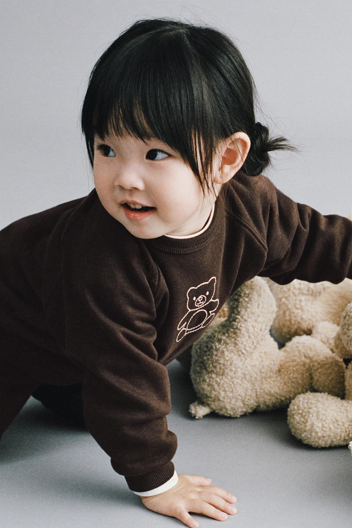 EMBROIDERED BEAR SWEATSHIRT AND JOGGER PANTS SET